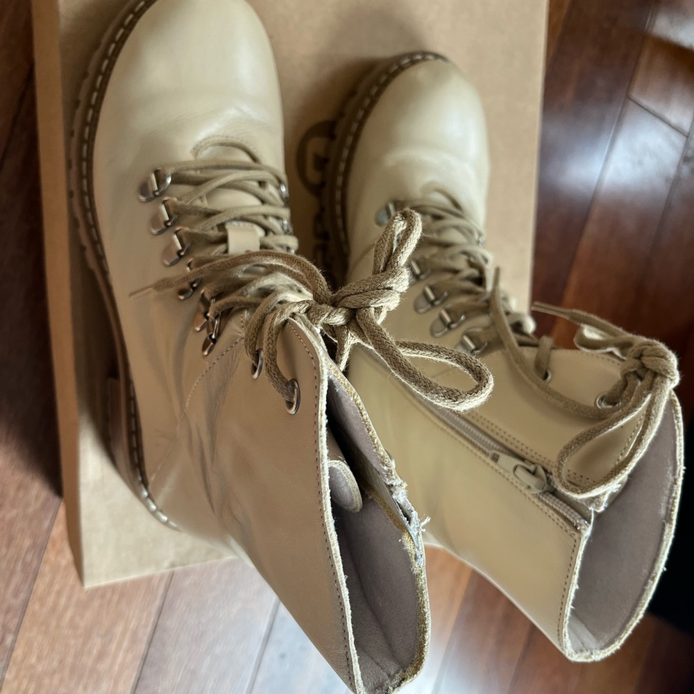 Cream Leather Ankle Boots with Side zipper